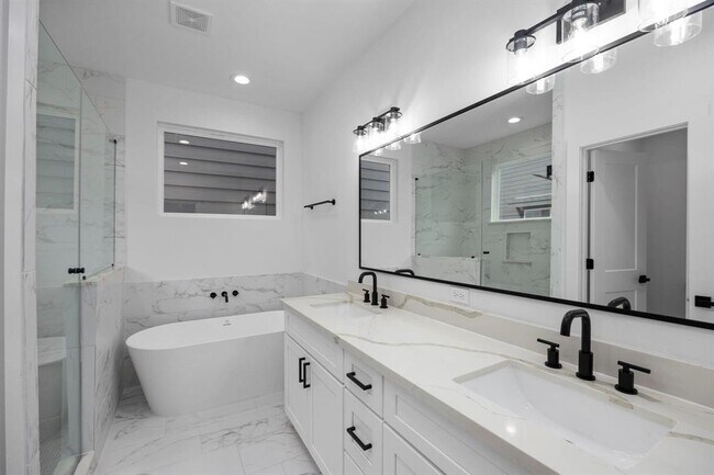 Foto del edificio - 3028 Live Oak St