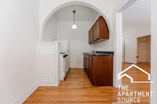 Photo - 432 W Surf St Apartment