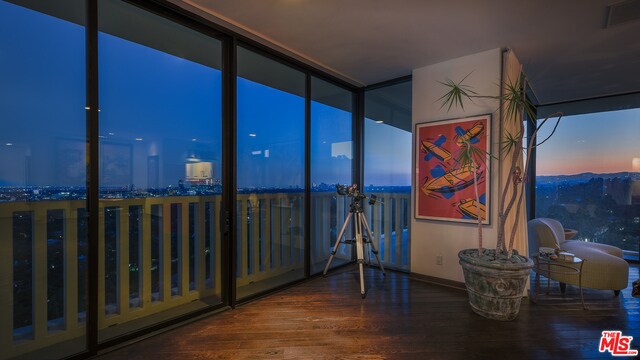 Foto del edificio - 9255 Doheny Rd