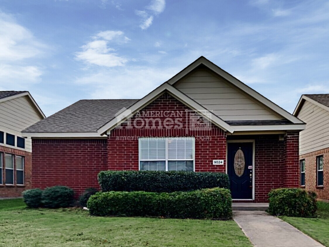 Primary Photo - 9024 Eastwood Avenue