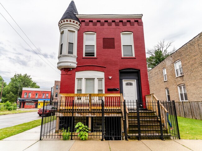Building Photo - 3101 W Monroe St