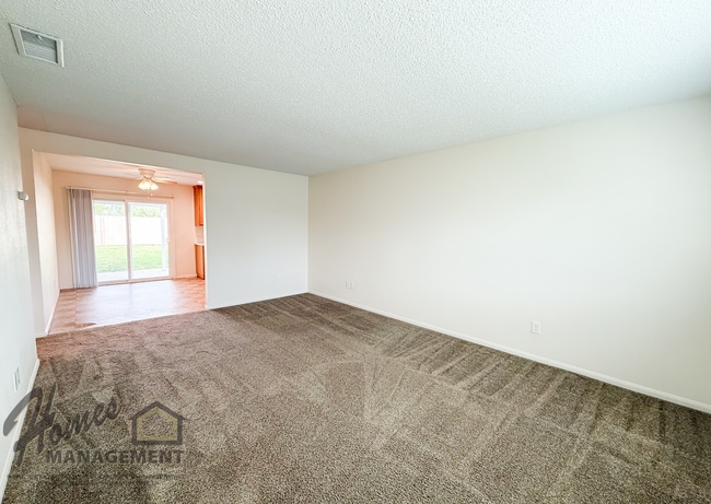 Building Photo - Homes Management - 3 Bed, 2 Bath House in Escondido