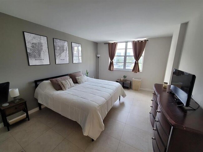 Foto del edificio - 500 Bayview Dr