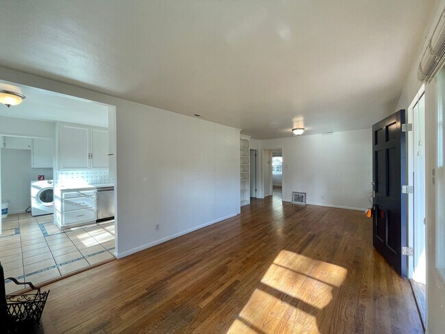 Foto del edificio - Adorable Two-Bedroom in the Hillcrest Area of Pacific Grove!