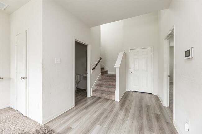 Foto del edificio - 541 Amberwood Pk Dr