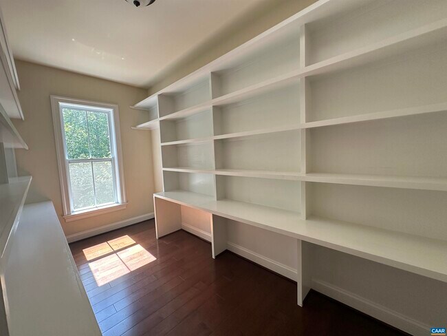 Foto del edificio - 1832 Hyland Creek Dr