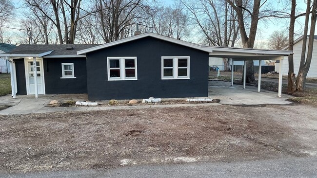 Building Photo - 2 bed, 1 bath home for rent in Waterloo