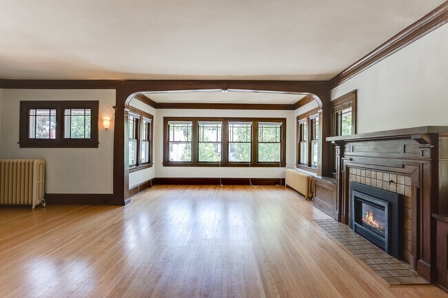 solárium - 4656 Bryant Ave S