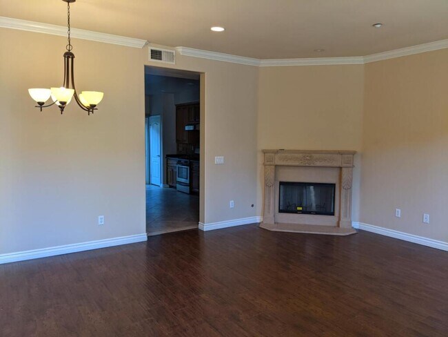 Living room - 88 N Roosevelt Ave