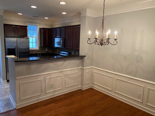 Foto del edificio - Walk To Shop and Dining - Fantastic North Charlotte Location