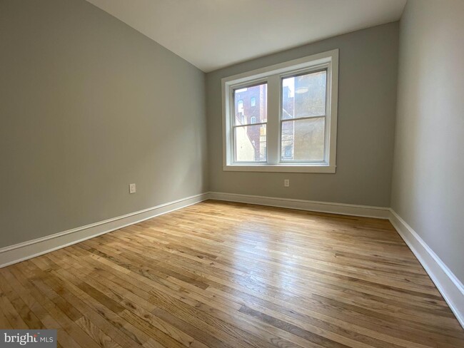 Building Photo - 338 Lombard St