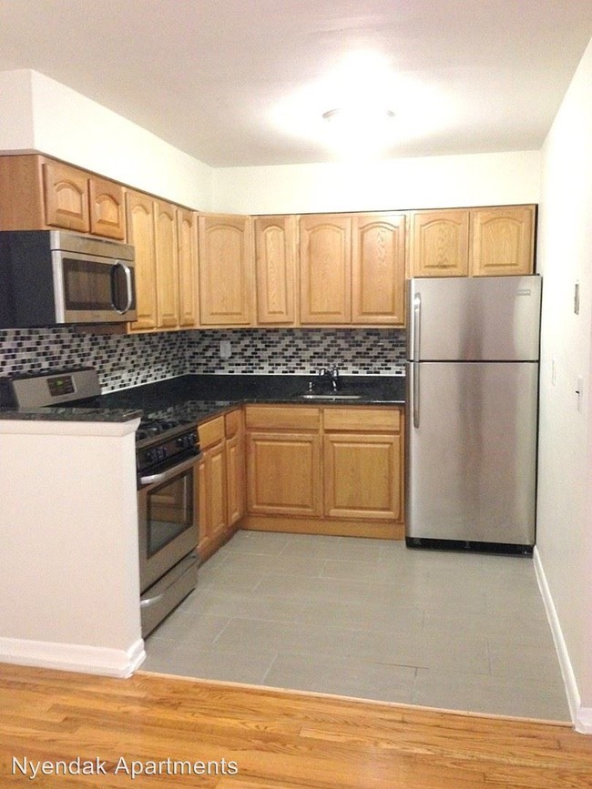 Foto del edificio - 1 br, 1 bath Apartment - 219 Lincoln Ave.