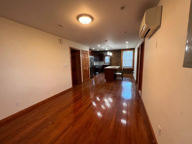 Foto del edificio - 2 bedroom in SUNNYSIDE NY 11104