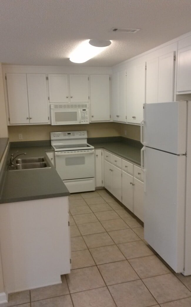 Building Photo - Creekside Subdivision