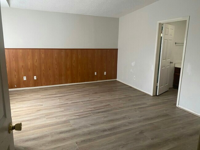 Foto del edificio - 6418 Gladewell Dr