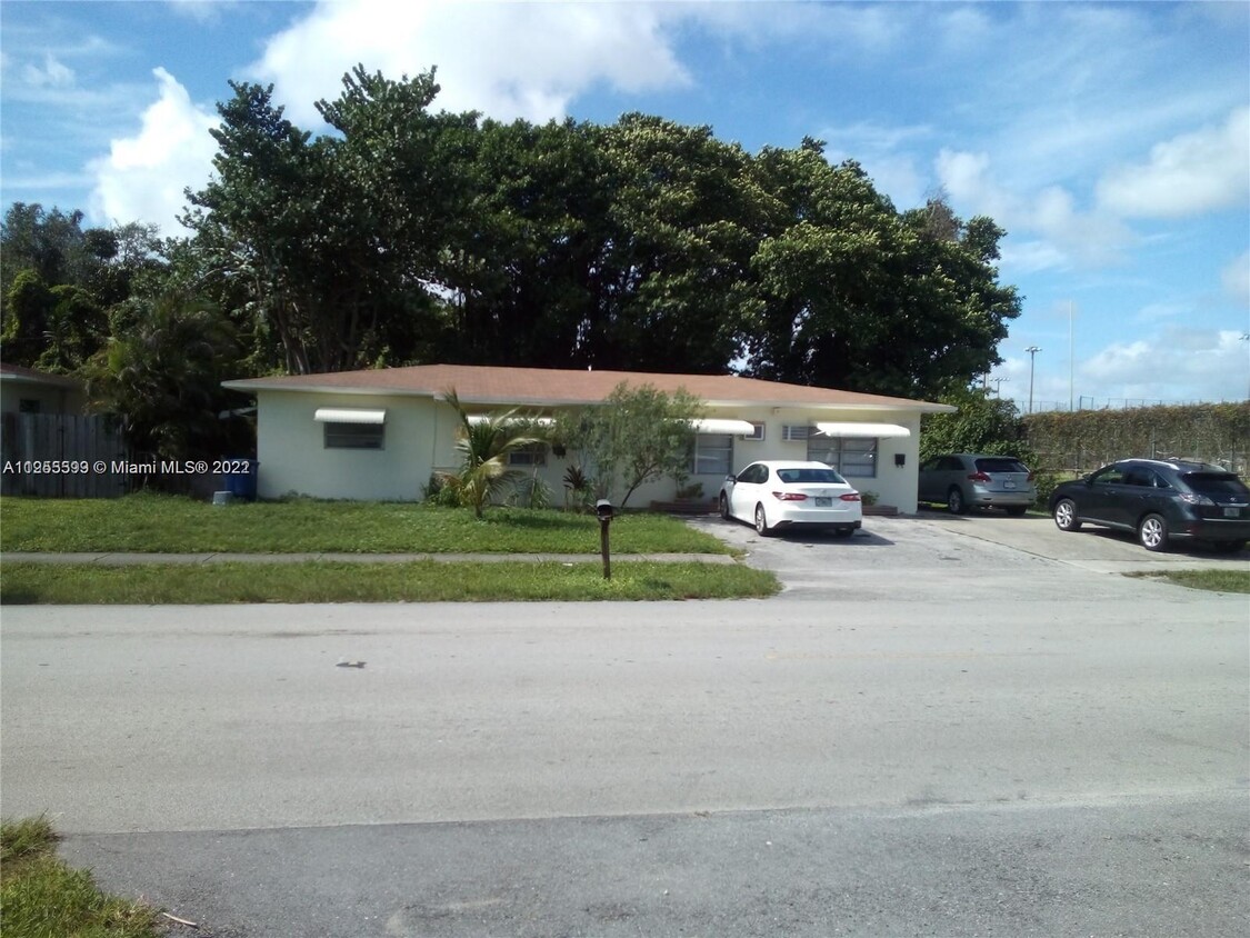 Primary Photo - 3420 SW 62nd Ave