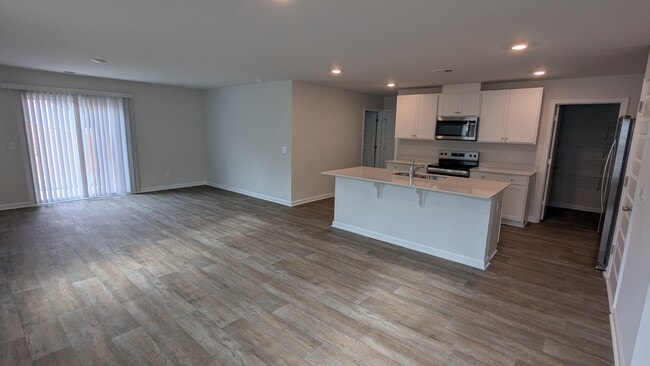 Building Photo - 104 Ellie Wy