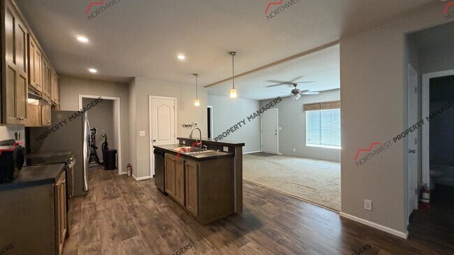 Foto del edificio - STATUS: AVAILABLE  | R335 | $2295 + $100 flat rate for Electric and sewer