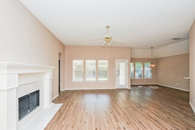 Building Photo - 7625 Mahonia Dr