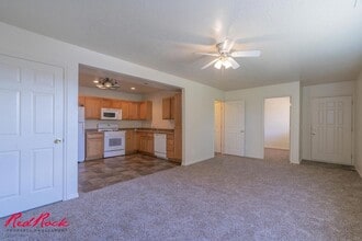Building Photo - 35 E 600 S