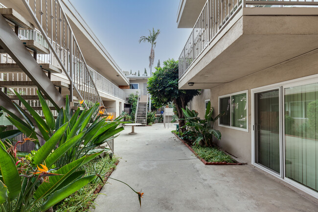 Building Photo - 13400 Burbank Blvd