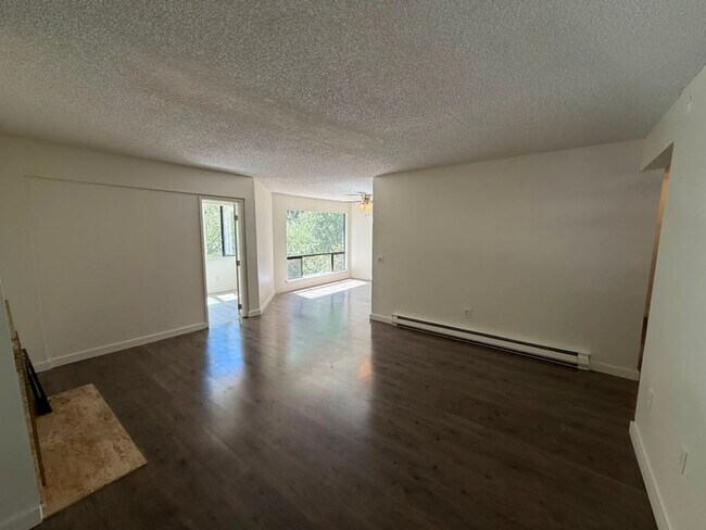 Foto del edificio - 3 Bed 2 Bath Condo & Pool Access!