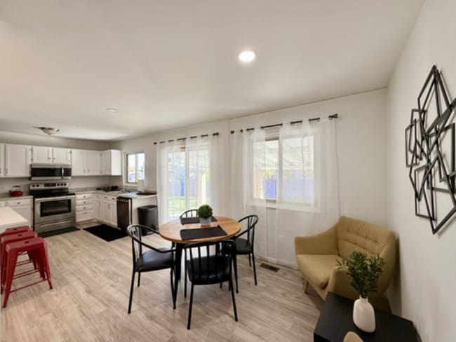 Photo - 2708 W 98th Dr House