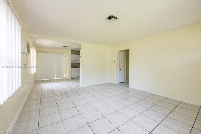 Building Photo - 3 br, 2 bath House - 18355 NE 1st Ct # 18357