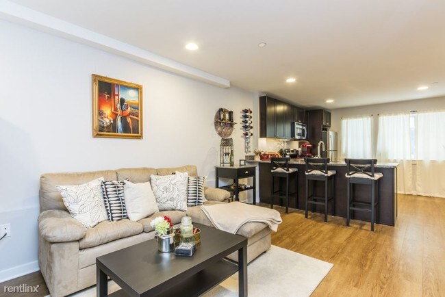 Building Photo - 1221 Mt Vernon St