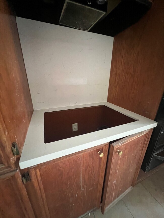 Foto del edificio - 5942 Ridgeway Dr