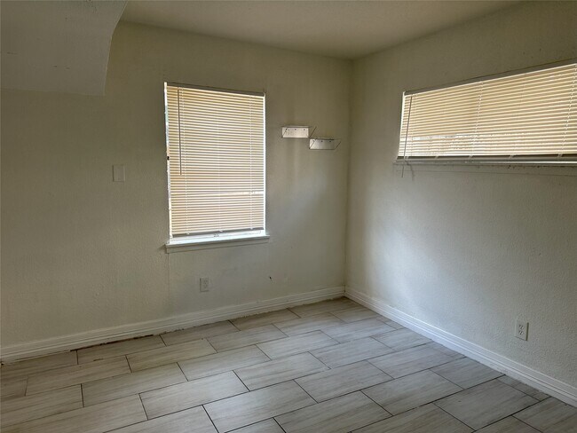 Foto del edificio - 3839 Mt Pleasant St
