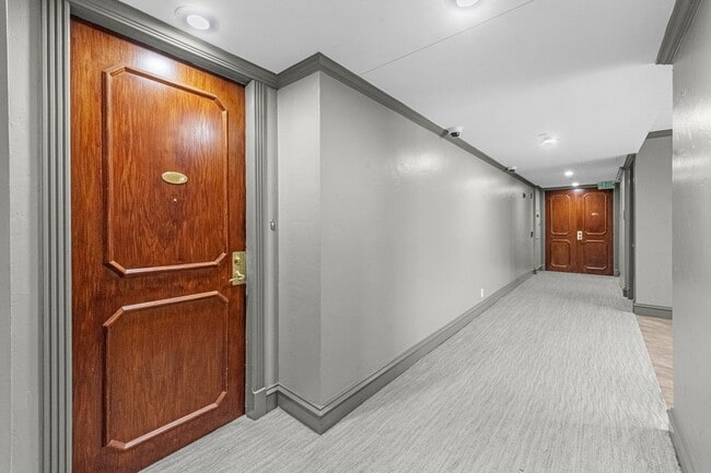 Building Photo - 5150 Hidalgo St