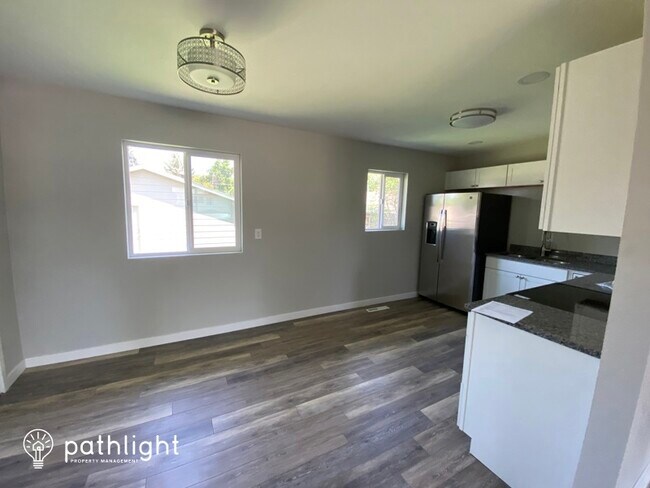 Building Photo - 2518 E Caramillo St