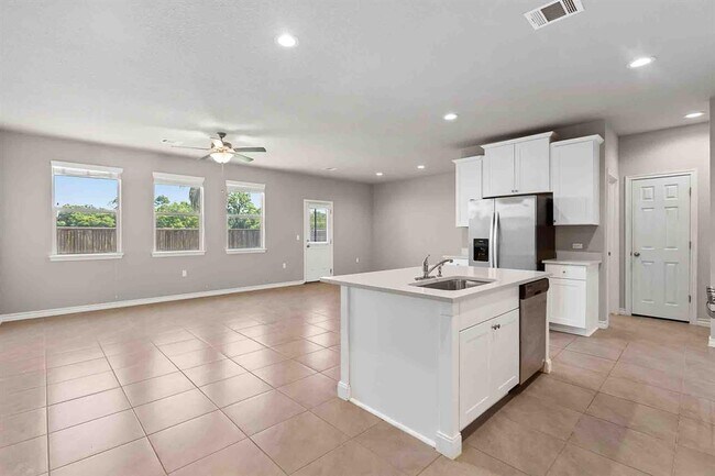 Foto del edificio - 11724 Saddle Rock Dr
