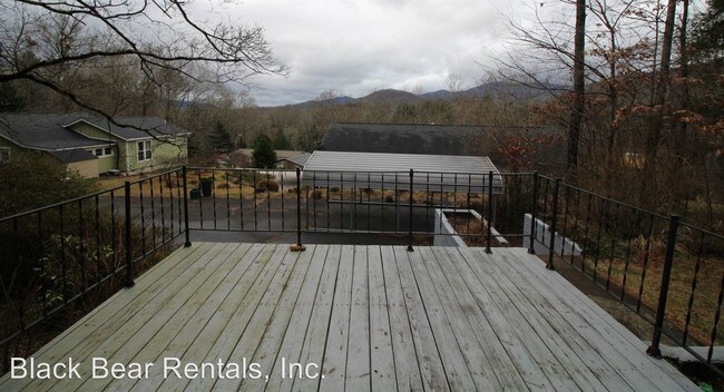 Building Photo - 2 br, 1 bath House - 10 Taft Street