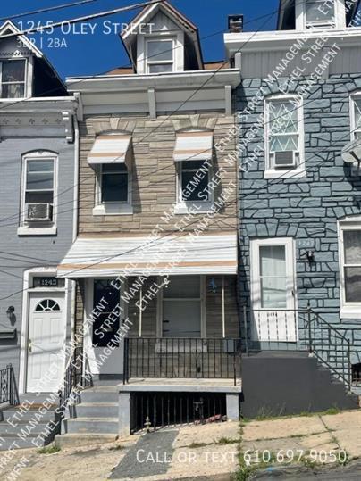 Building Photo - Spacious 3-Bedroom Townhome