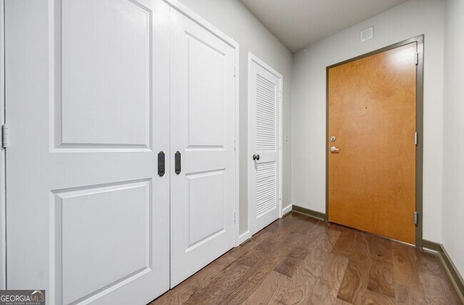 Building Photo - 923 Peachtree Rd NE