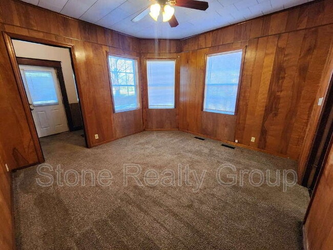 Building Photo - 908 S 17th St