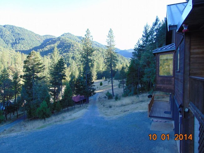 Building Photo - Secluded 3-bedroom hillside home with a view