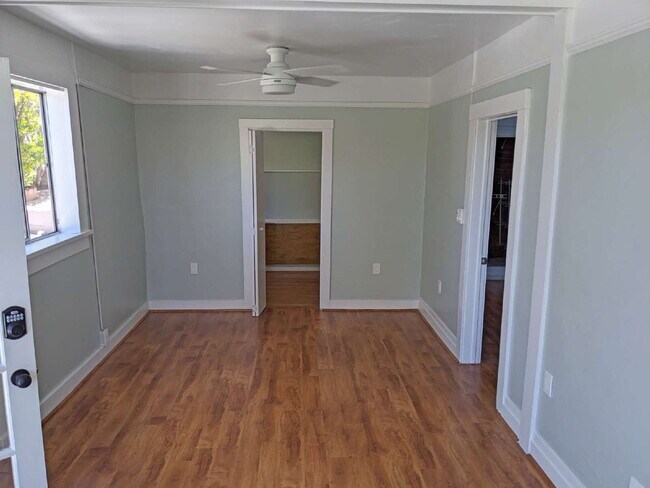 Foto del edificio - Refreshed 1bed/1bath + Den (761 SqFt) in U...