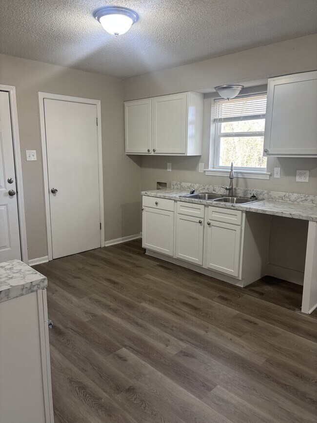 Photo - 5052 Blacksmith Dr House