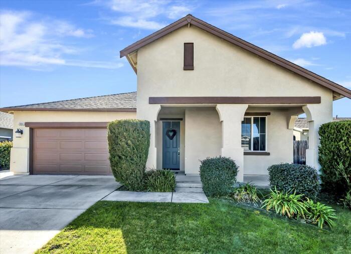 Primary Photo - Gorgeous 3 Bedroom 2 Bath 2 Car Garage Sin...