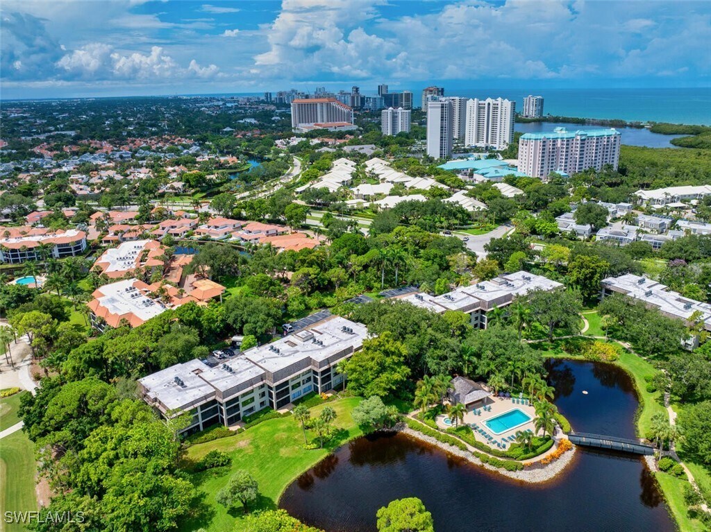 Foto del edificio - 5950 Pelican Bay Blvd