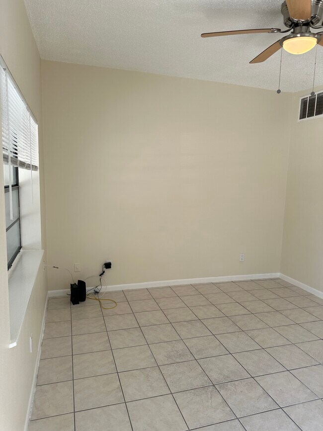 Sala de estar - 9243 A Overlook Dr.