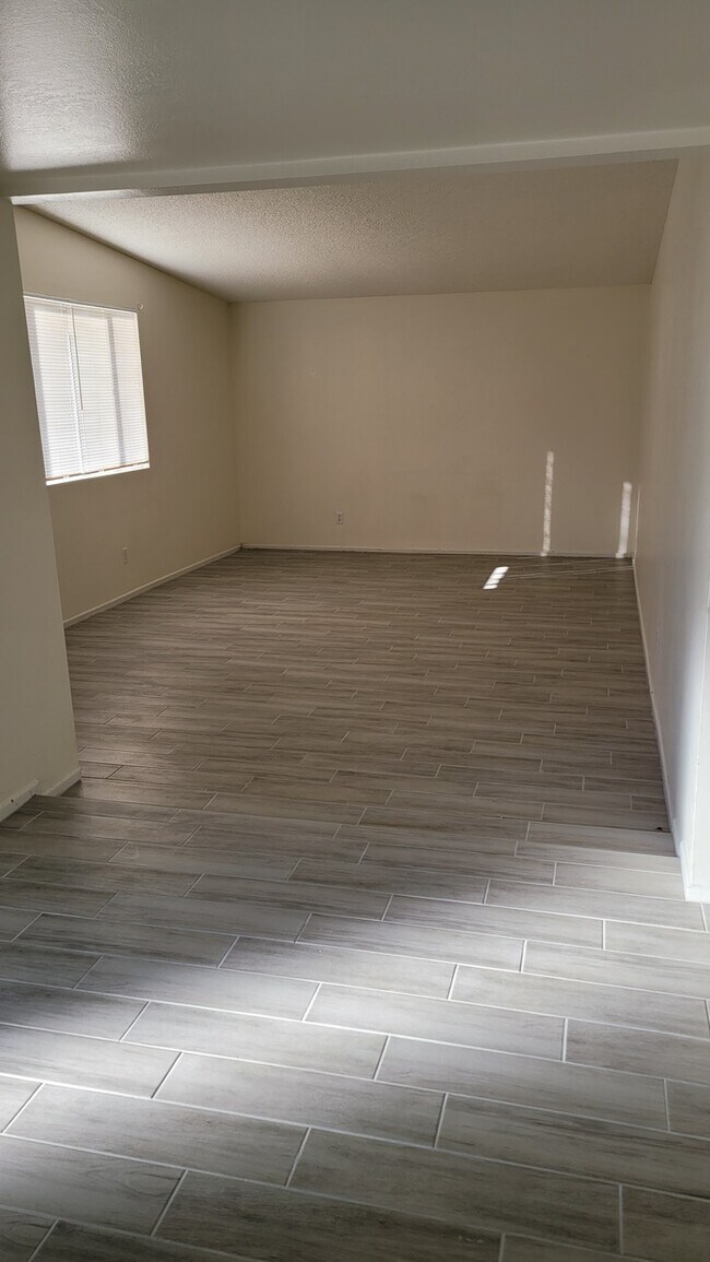 Foto del edificio - Freshly painted 3/2 house for rent near Cactus and SR51-MM