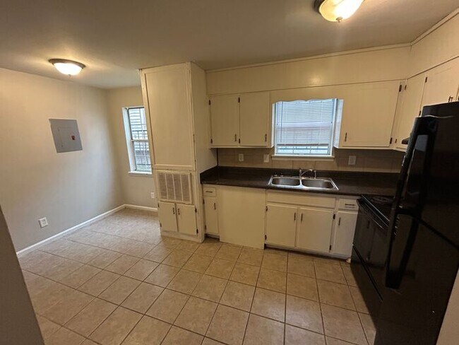 Foto del edificio - 1100 Cotton Ave SW