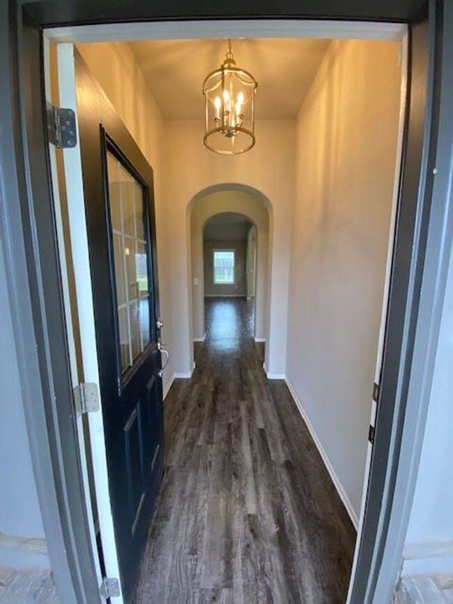 Building Photo - Large 4 Bed | 2 Bath | Bixby | Available end of January!