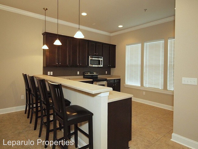 Building Photo - 6 br, 6.5 bath Room For Rent - 501 Palm Court