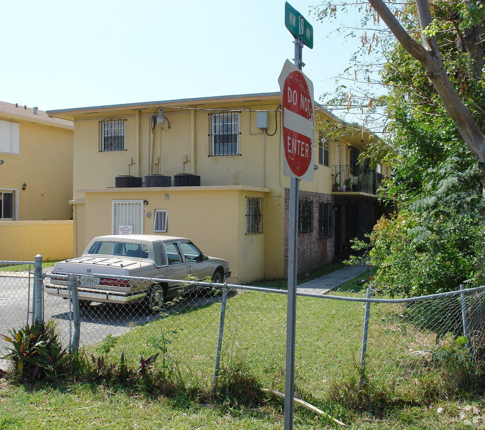 Primary Photo - 1915 NW 19th Ave