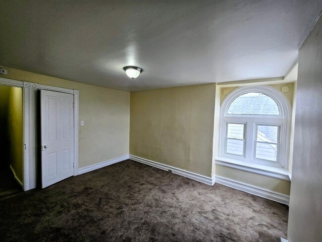 Building Photo - 841 N 7th St